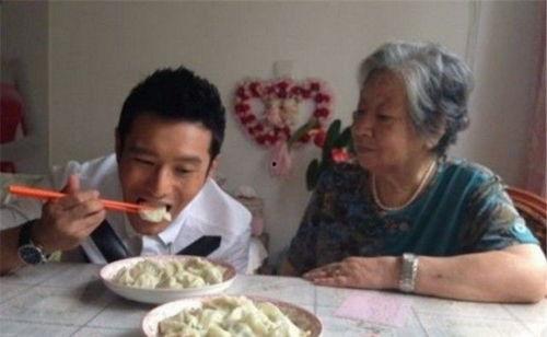 梦见在明星家吃饭,与明星共进晚餐的奇幻之旅