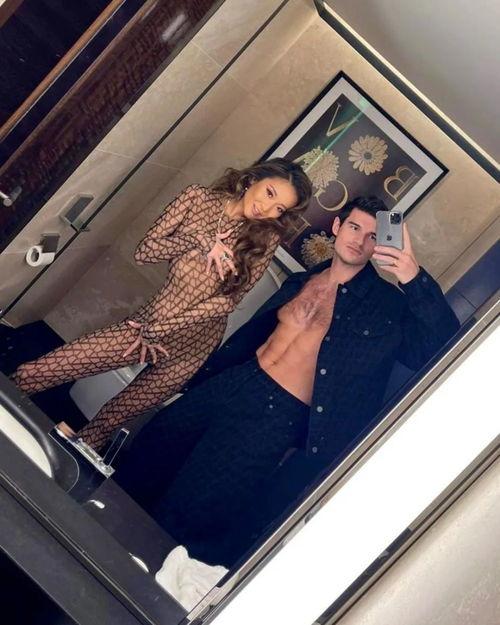 明星 ash,揭秘明星Ash的璀璨人生