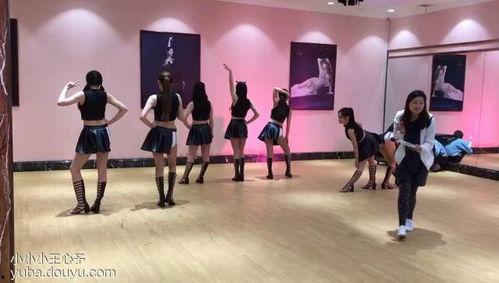 哪个小网红在学校跳舞